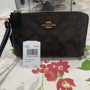 Double Corner Zip Wristlet